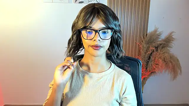 Milabrown  online show from October 4, 2025, 9:05 pm