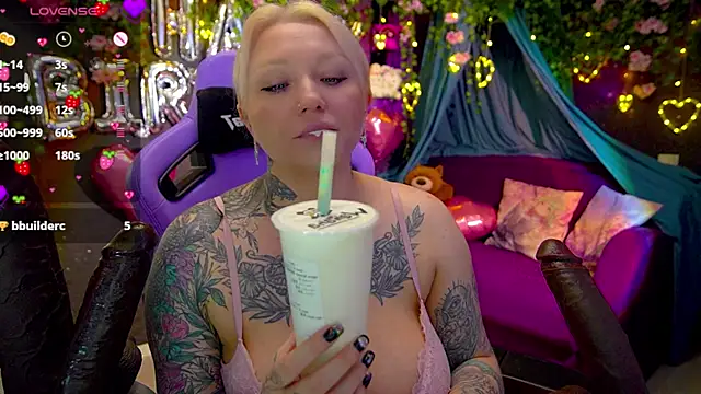 Snapshot of BlackedBarbie chatting on June 18, 2026, 2:44 pm BlackedBarbie online show from June 18, 2026, 2:44 pm