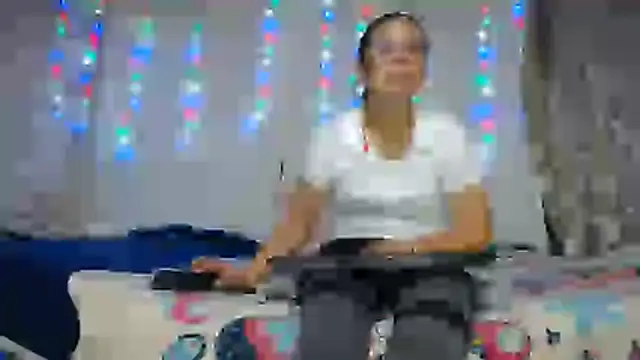 Snapshot of SHARONYJQVI chatting on July 21, 2026, 11:39 pm SHARONYJQVI online show from July 21, 2026, 11:39 pm