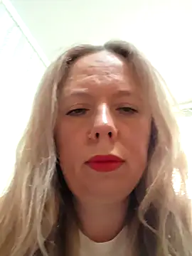 Irina3718 online show from April 7, 2026, 11:01 am