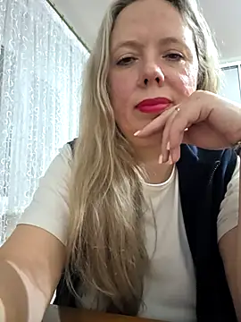Irina3718 online show from February 18, 2026, 4:03 pm
