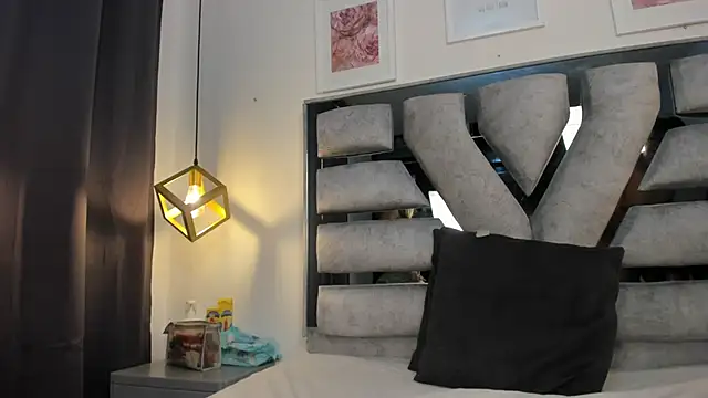 Snapshot of valery_and_Dani_ chatting on November 21, 2025, 8:08 pm valery and Dani online show from November 21, 2025, 8:08 pm