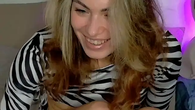 SweetDarling7 online show from December 2, 2025, 10:39 am