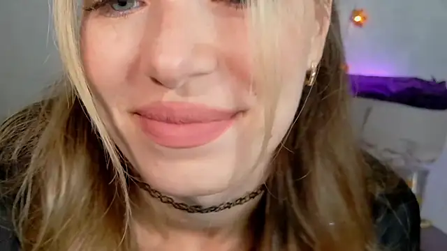 SweetDarling7 online show from September 28, 2025, 9:27 am