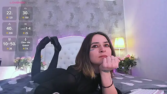 Elaine Hard online show from March 22, 2025, 11:31 pm