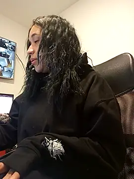 Snapshot of IsisBathory chatting on March 14, 2025, 12:07 pm IsisBathory online show from March 14, 2025, 12:07 pm