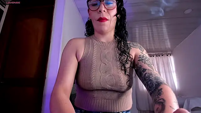 Snapshot of mia_velvet1 chatting on June 2, 2026, 1:44 pm mia velvet1 online show from June 2, 2026, 1:44 pm
