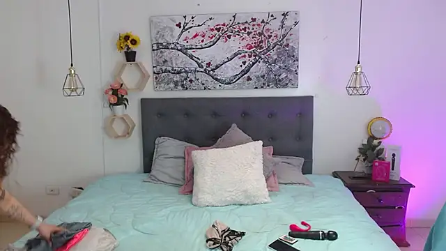 Rose Thompson1 online show from November 26, 2025, 1:55 pm