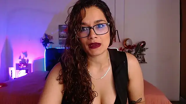 Snapshot of Rose_Thompson1 chatting on October 17, 2025, 1:57 pm Rose Thompson1 online show from October 17, 2025, 1:57 pm