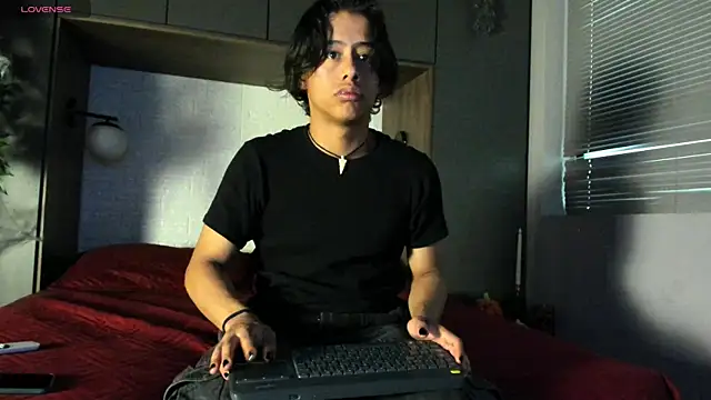 labrinthteasing online show from October 27, 2025, 2:29 pm