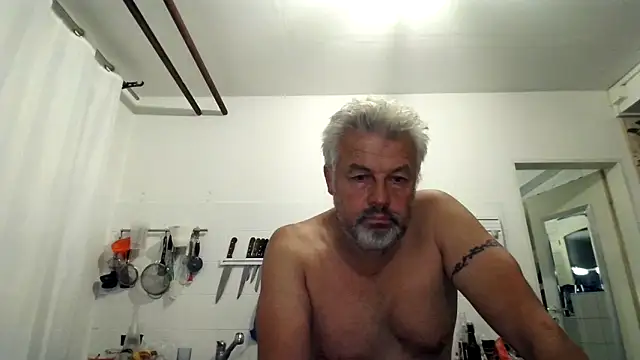 Snapshot of Berg_Boy chatting on September 18, 2025, 9:18 pm Berg Boy online show from September 18, 2025, 9:18 pm