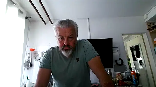 Snapshot of Berg_Boy chatting on May 30, 2026, 6:53 am Berg Boy online show from May 30, 2026, 6:53 am