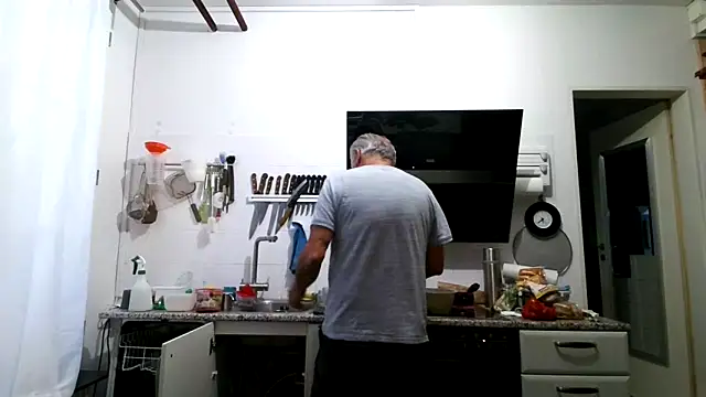 Snapshot of Berg_Boy chatting on June 2, 2026, 3:39 am Berg Boy online show from June 2, 2026, 3:39 am