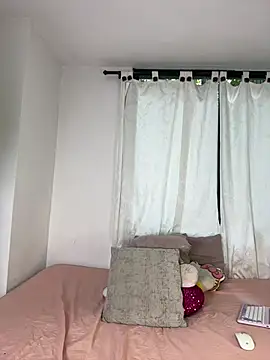 Snapshot of Ivelleee_ chatting on February 28, 2026, 4:17 pm Ivelleee online show from February 28, 2026, 4:17 pm