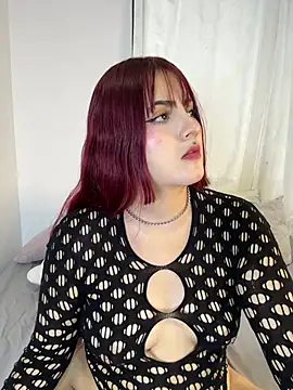 Ivelleee  online show from March 28, 2026, 9:49 pm