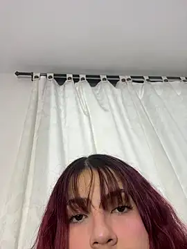 Snapshot of Ivelleee_ chatting on February 22, 2026, 9:27 pm Ivelleee online show from February 22, 2026, 9:27 pm