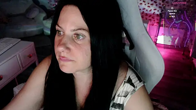 Snapshot of BellaStar84 chatting on July 16, 2026, 8:33 am BellaStar84 online show from July 16, 2026, 8:33 am