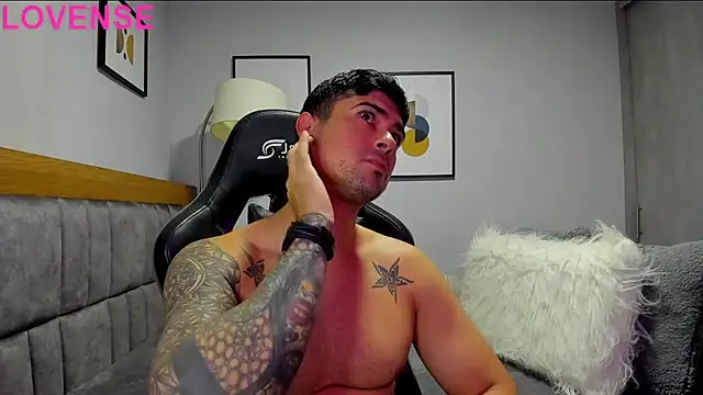 Snapshot of Dante_Storm chatting on October 15, 2025, 9:28 am Dante Storm online show from October 15, 2025, 9:28 am