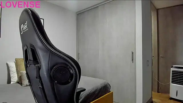 Snapshot of Dante_Storm chatting on October 19, 2025, 9:06 pm Dante Storm online show from October 19, 2025, 9:06 pm