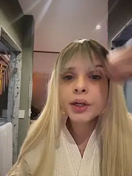 Snapshot of LoganPeny chatting on March 4, 2026, 5:31 pm LoganPeny online show from March 4, 2026, 5:31 pm