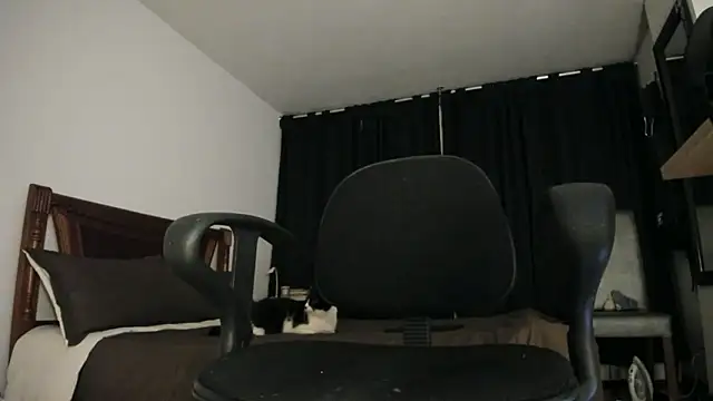 Hat girl online show from January 15, 2026, 4:05 am