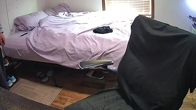 Muffdiver718 online show from March 19, 2025, 12:34 pm