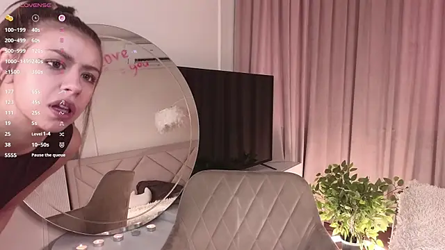 NormaCusson online show from October 26, 2025, 7:31 am