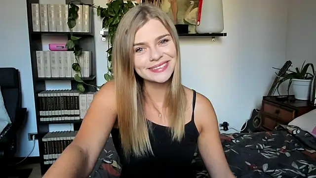 HaleyReedme online show from September 23, 2025, 7:04 am