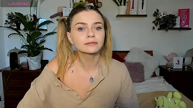 HaleyReedme online show from November 19, 2025, 8:14 am