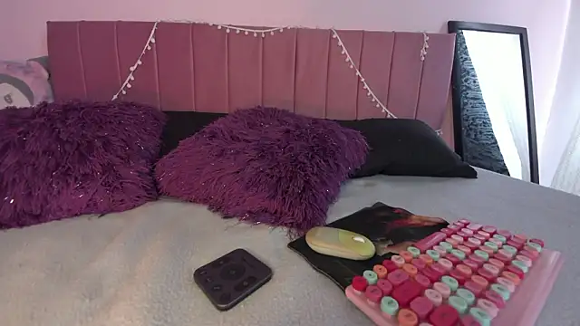 kitty-kryss online show from March 17, 2026, 4:10 pm