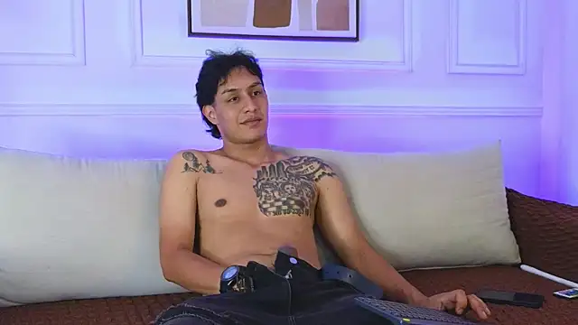 Snapshot of Stone_grey1_ chatting on June 18, 2026, 1:48 am Stone grey1 online show from June 18, 2026, 1:48 am