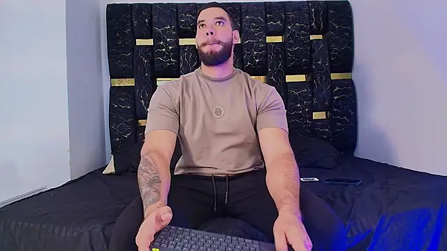 chris blake   online show from November 21, 2025, 6:29 pm