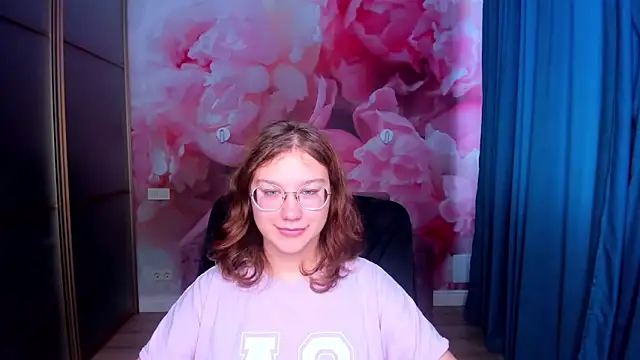 AngelinaLow online show from November 17, 2025, 12:31 pm