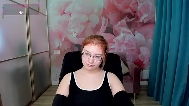 AngelinaLow online show from December 4, 2025, 12:37 pm