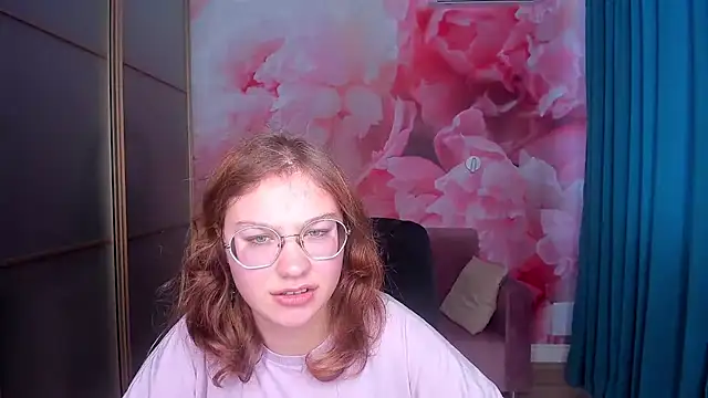 AngelinaLow online show from November 18, 2025, 12:41 pm