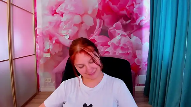 AngelinaLow online show from June 1, 2026, 11:32 am