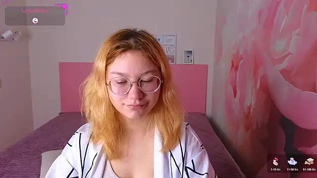 AngelinaLow online show from February 1, 2026, 6:44 am