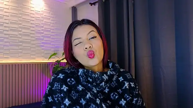 TiffanyWalk online show from November 18, 2025, 10:51 am