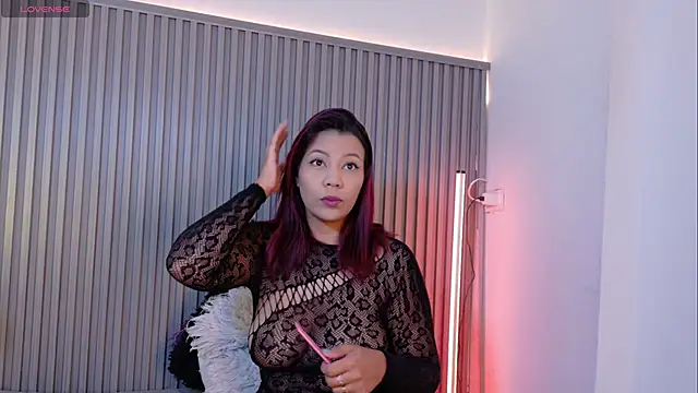 TiffanyWalk online show from November 27, 2025, 11:32 am