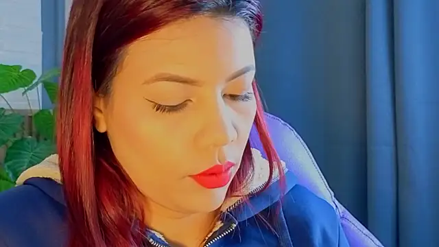 Snapshot of TiffanyWalk chatting on February 25, 2026, 12:38 pm TiffanyWalk online show from February 25, 2026, 12:38 pm