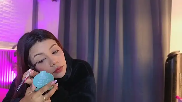 TiffanyWalk online show from December 15, 2025, 10:43 am