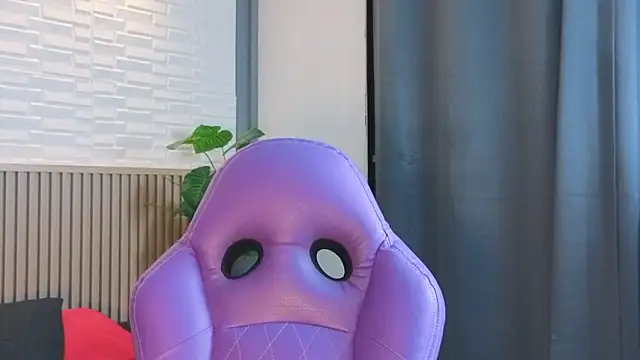 Snapshot of TiffanyWalk chatting on March 3, 2026, 12:34 pm TiffanyWalk online show from March 3, 2026, 12:34 pm