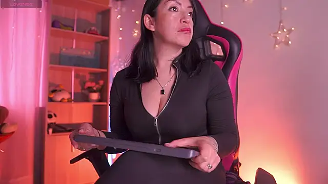 Madison Mayer online show from March 10, 2026, 1:04 pm