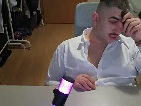 Snapshot of bigboyZ6 chatting on November 13, 2025, 5:50 pm bigboyZ6 online show from November 13, 2025, 5:50 pm