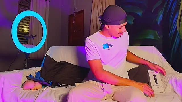 Snapshot of LiamByrne chatting on December 18, 2025, 4:06 am LiamByrne online show from December 18, 2025, 4:06 am