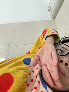 aa520uv online show from October 25, 2025, 4:00 am