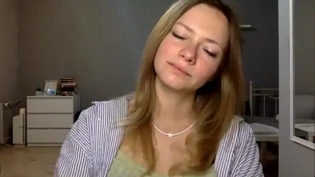 Snapshot of MillieShow chatting on January 18, 2026, 3:37 pm MillieShow online show from January 18, 2026, 3:37 pm