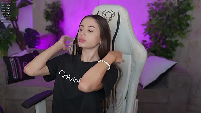 Nikol Dream  online show from September 13, 2025, 4:18 pm