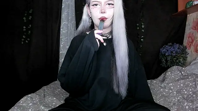 amelia mays xx online show from November 8, 2025, 8:12 pm