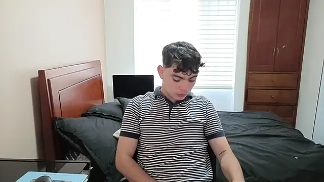 lukeboyce33 online show from February 26, 2026, 10:32 pm